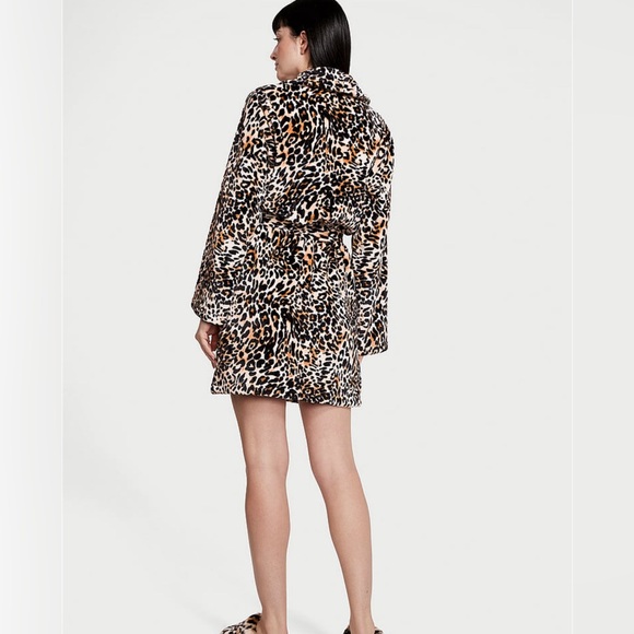 NWT VICTORIA'S SECRET Short Cozy Robe - Picture 2 of 3